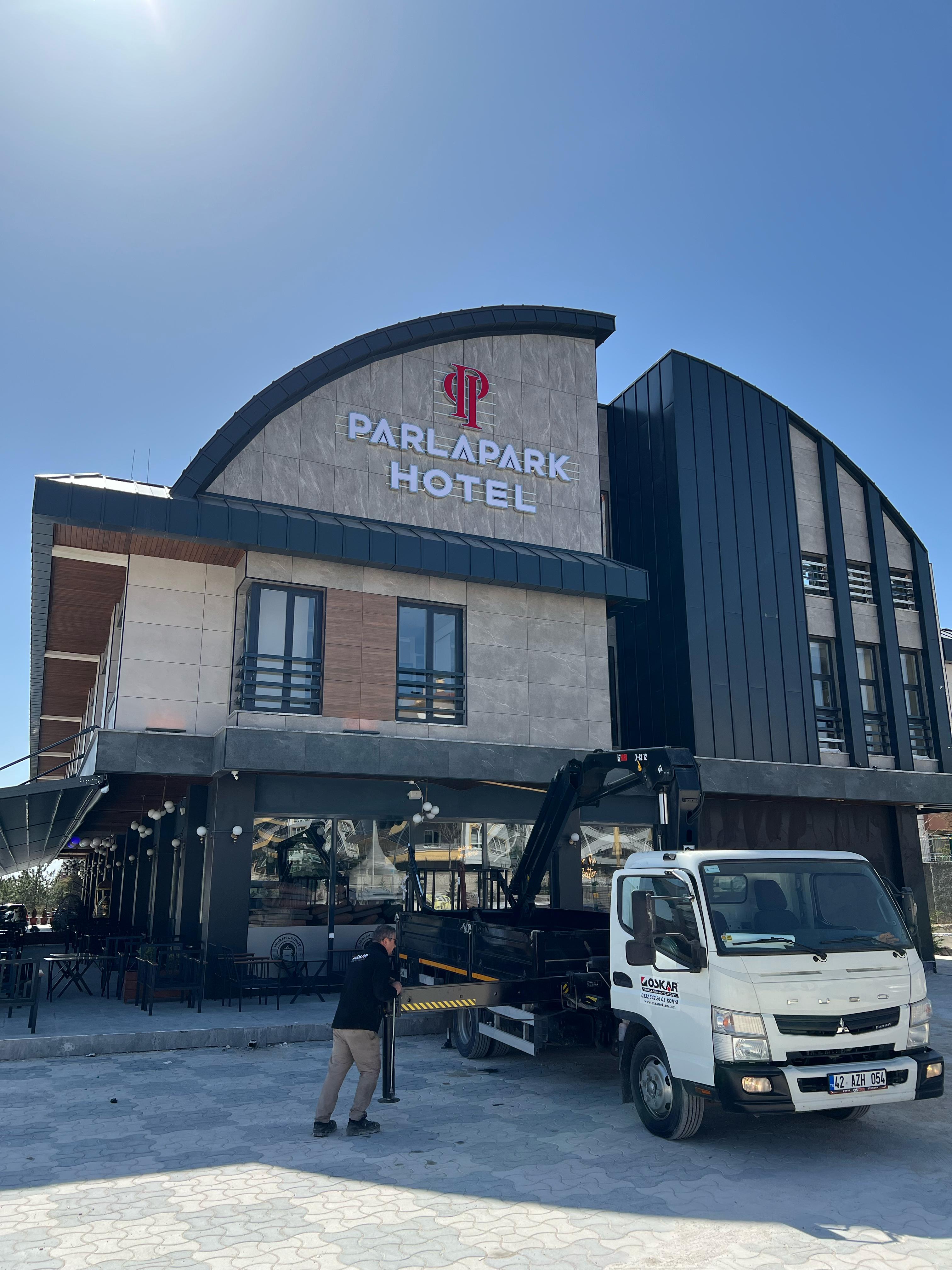 PARLAPARK OTEL - CEPHE ÜZERİ KUTU HARF TABELA