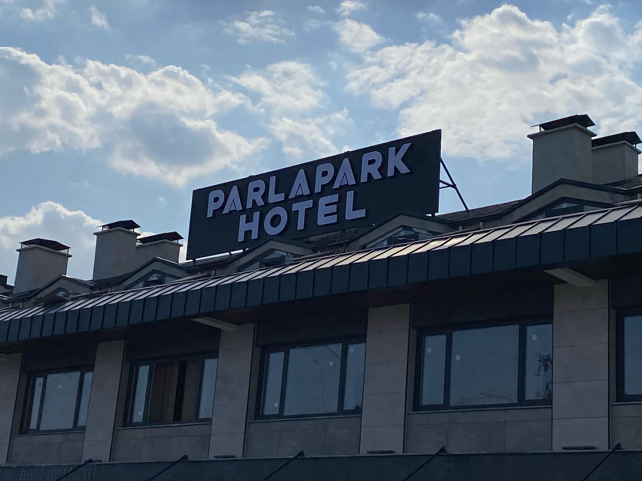 PARLAPARK OTEL - CEPHE ÜZERİ KUTU HARF TABELA