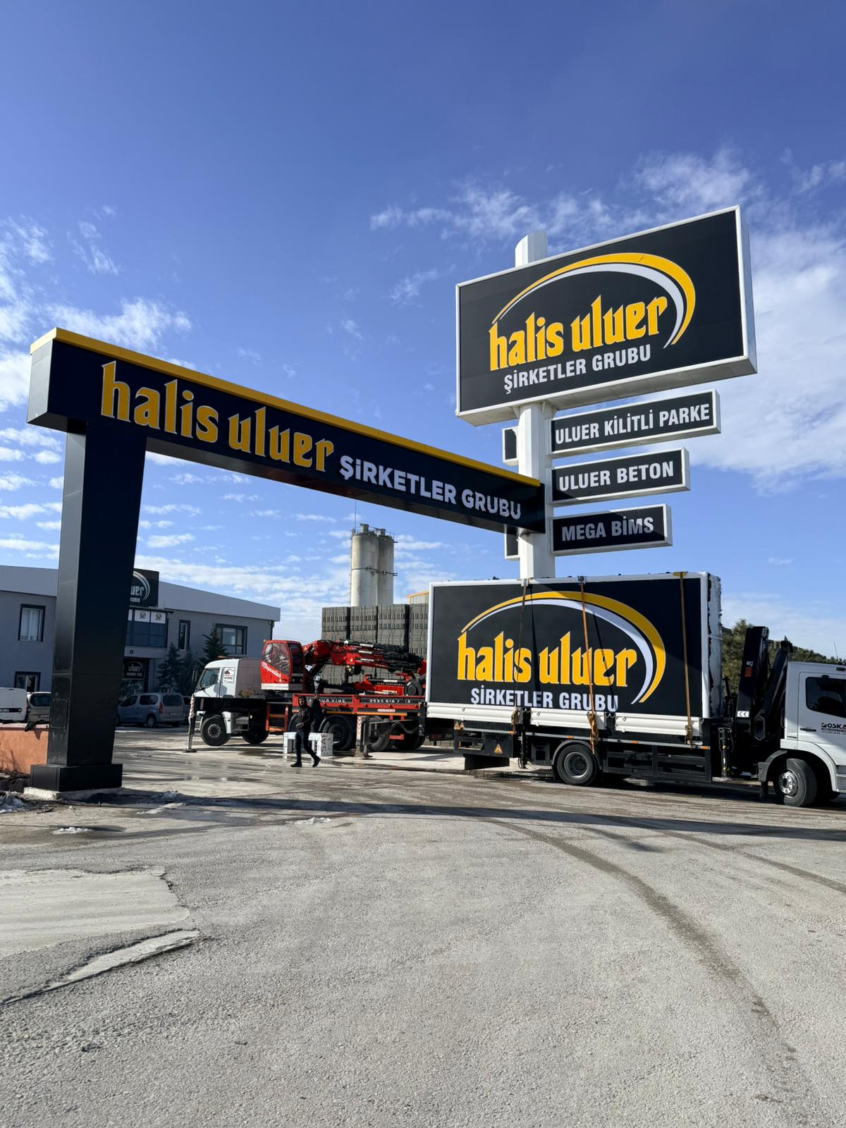 HALİS ULUER ŞİRKETLER GRUBU - ACIGÖL TESİS TOTEM TABELA VE GİRİŞ