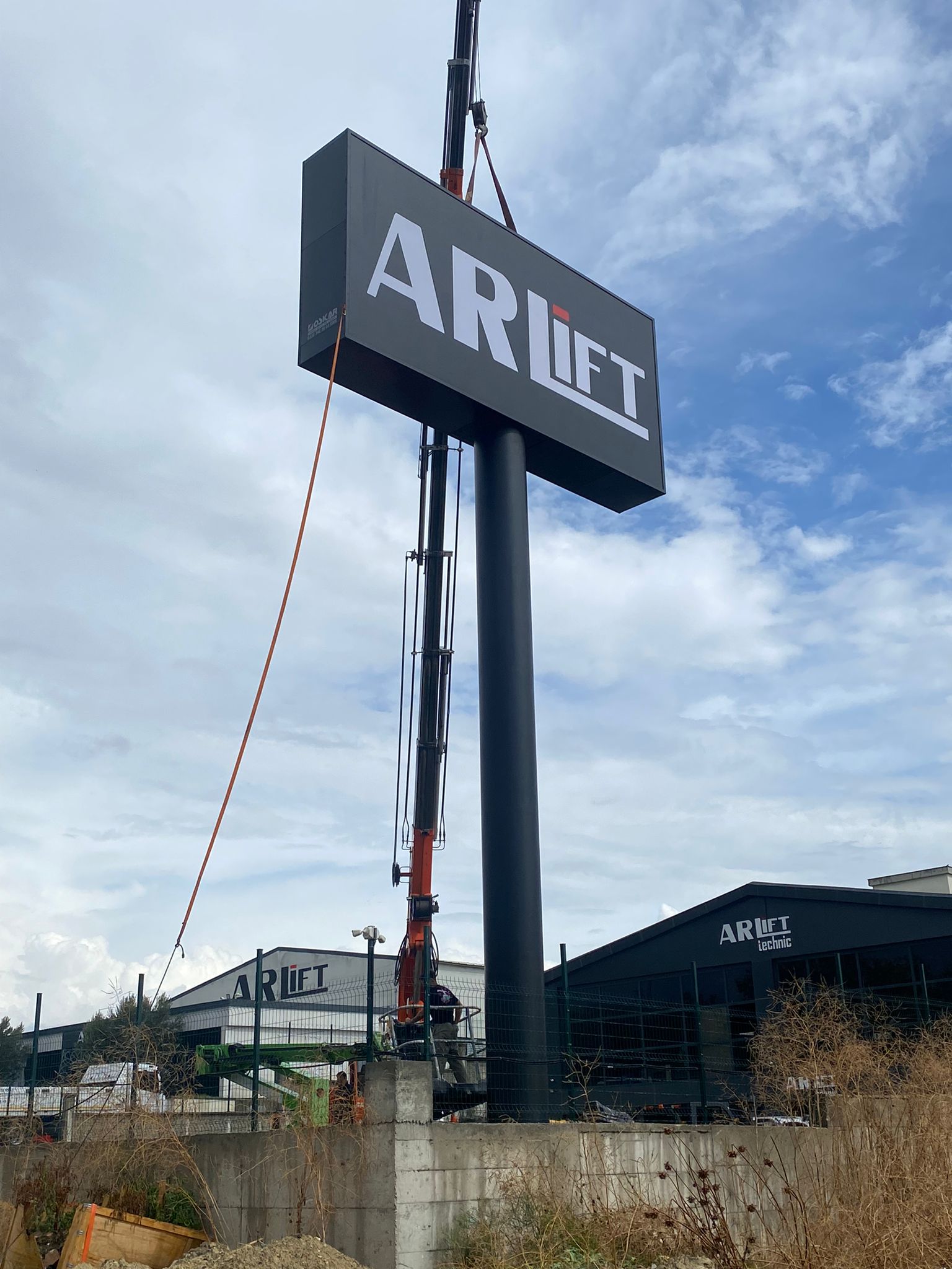 ARLİFT - İSTANBUL TOTEM TABELA