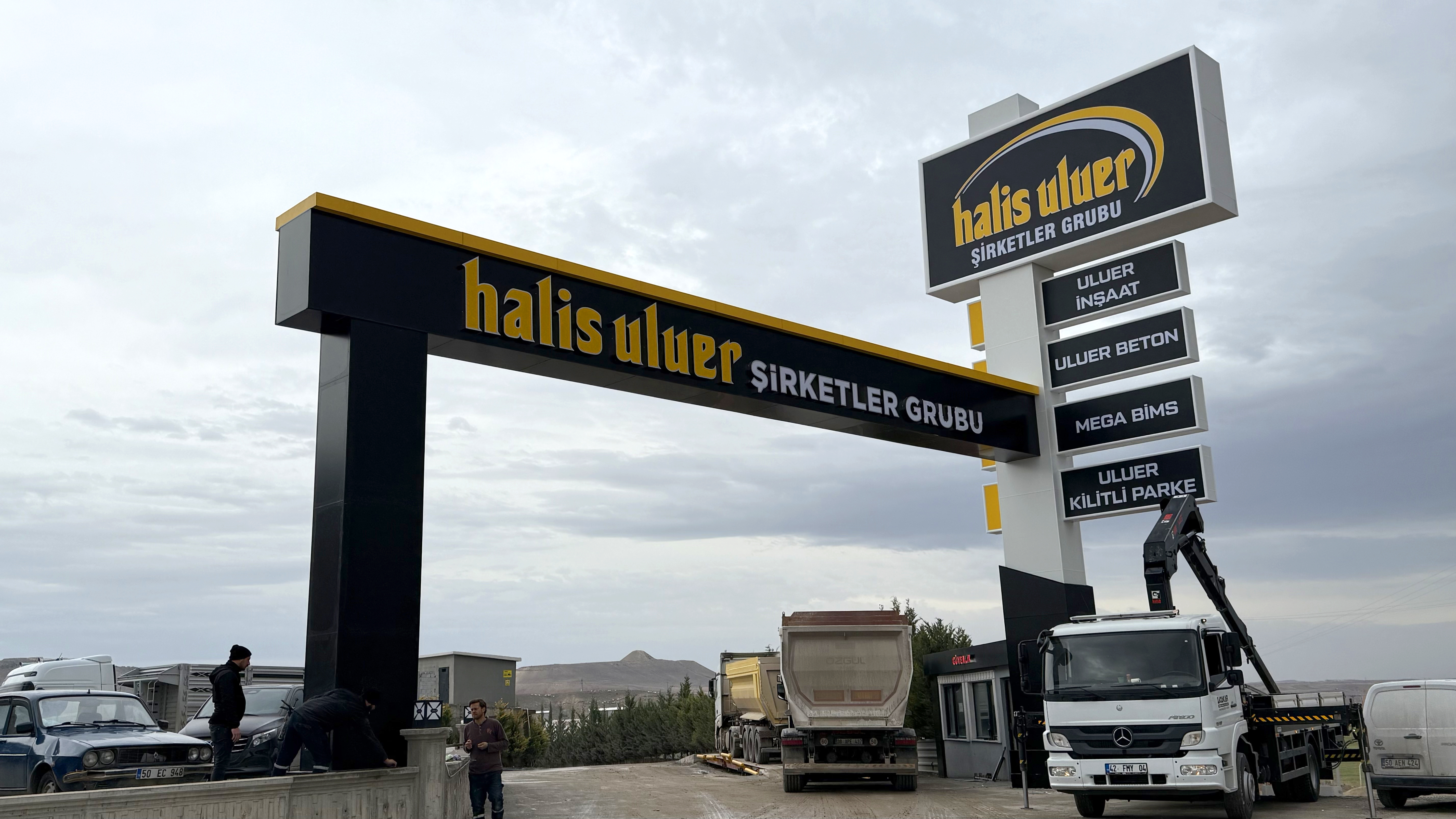 HALİS ULUER ŞİRKETLER GRUBU - AVANOS TESİS TOTEM TABELA VE GİRİŞ