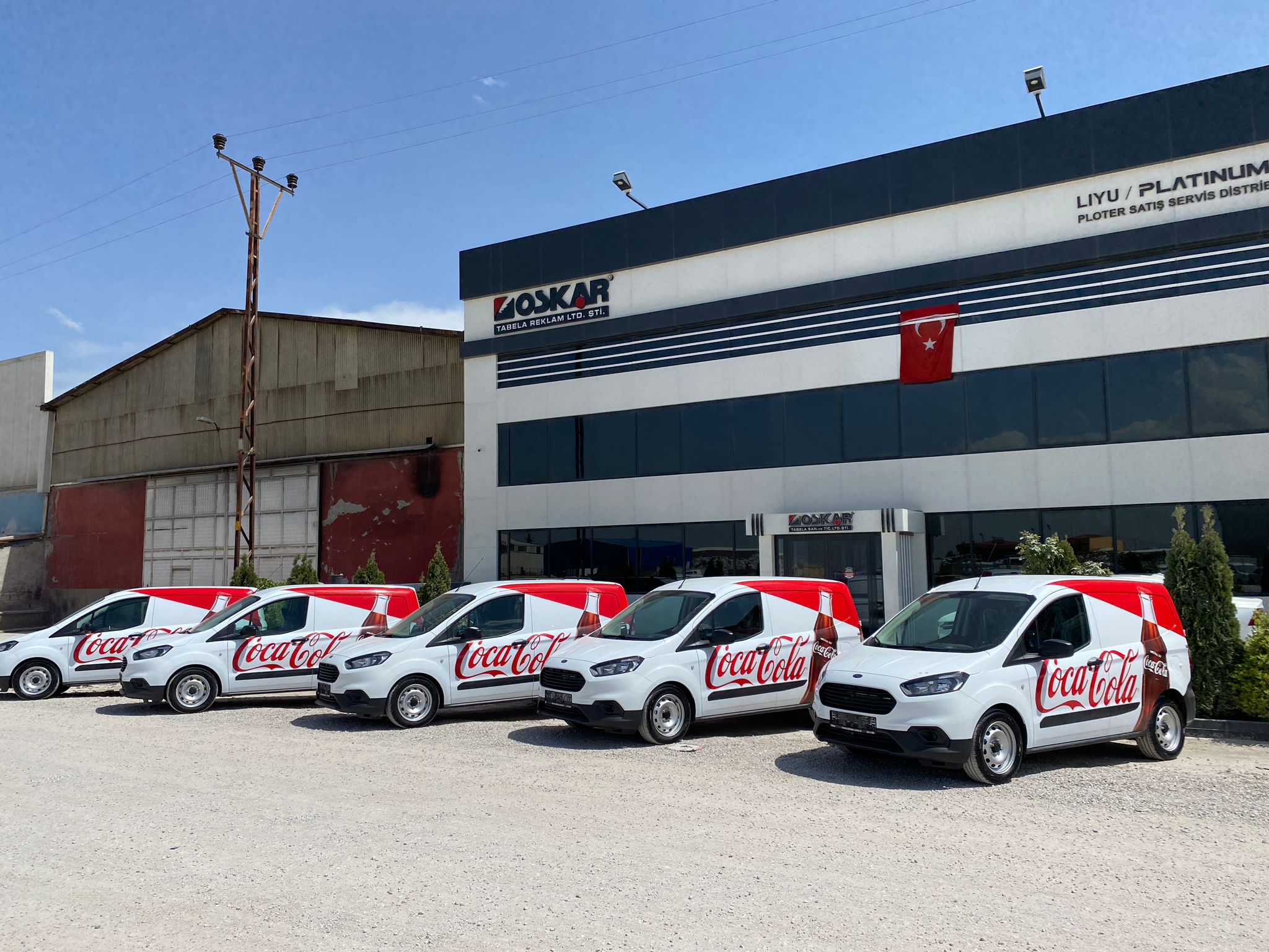 COCA COLA ARAÇ GİYDİRMELER