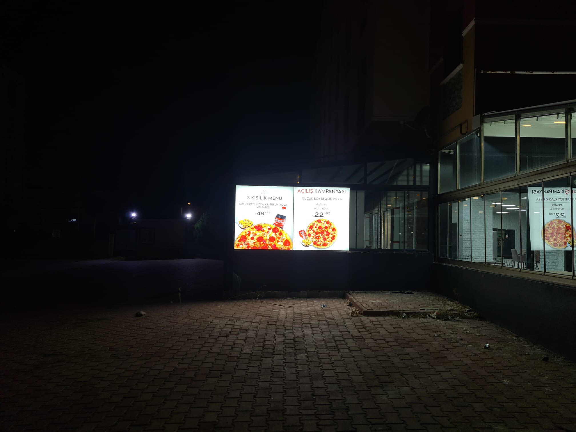 PİZZA BUU - DIŞ MEKAN LIGHTBOX